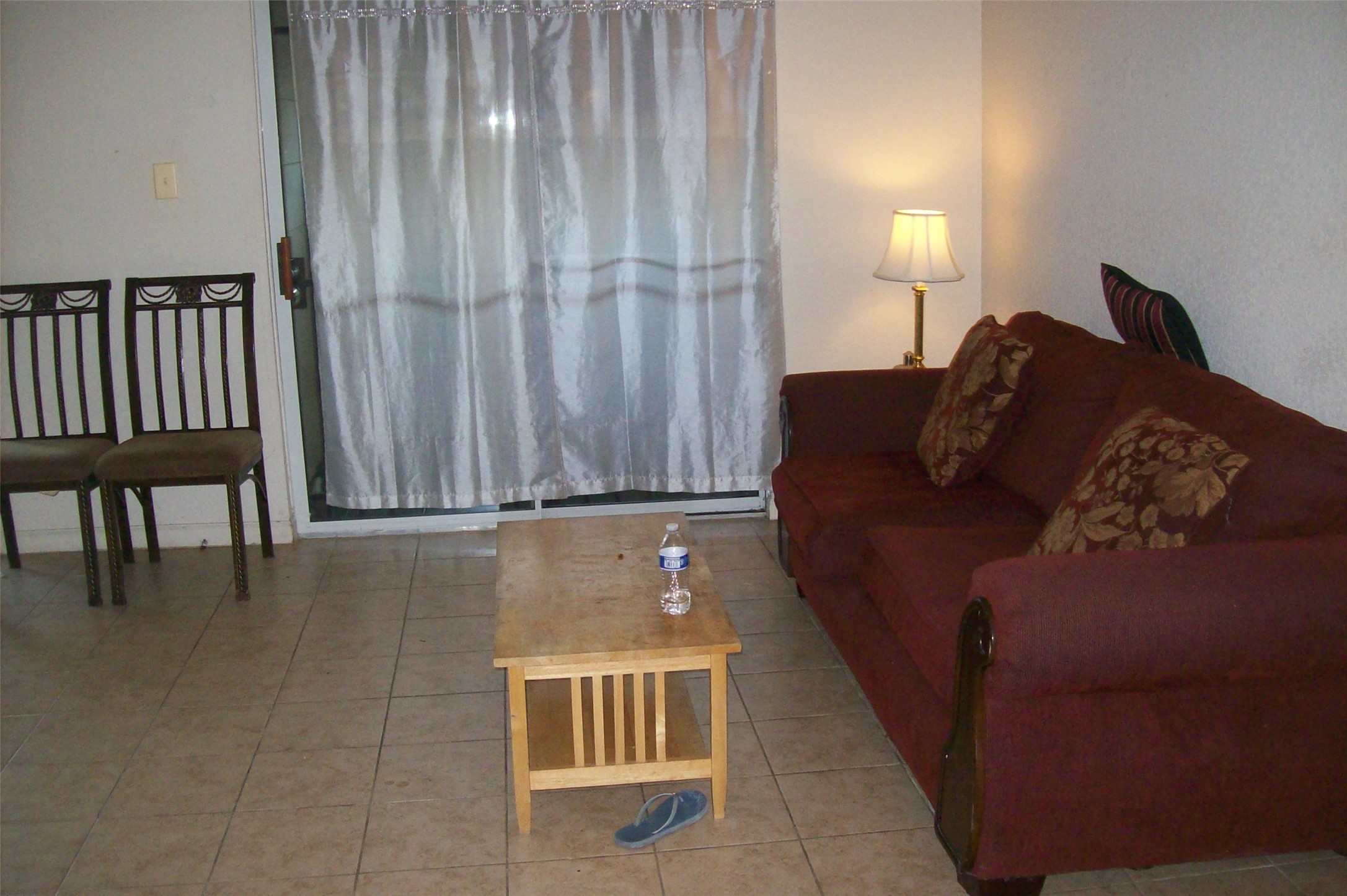 8100 Creekbend Drive, Unit 149 Houston, TX 77071 - Photo 2 of 8 a living room with furniture and a window
