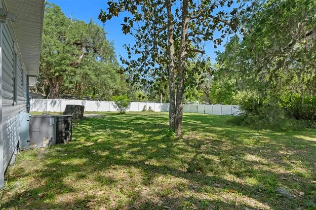 a view of yard with green space