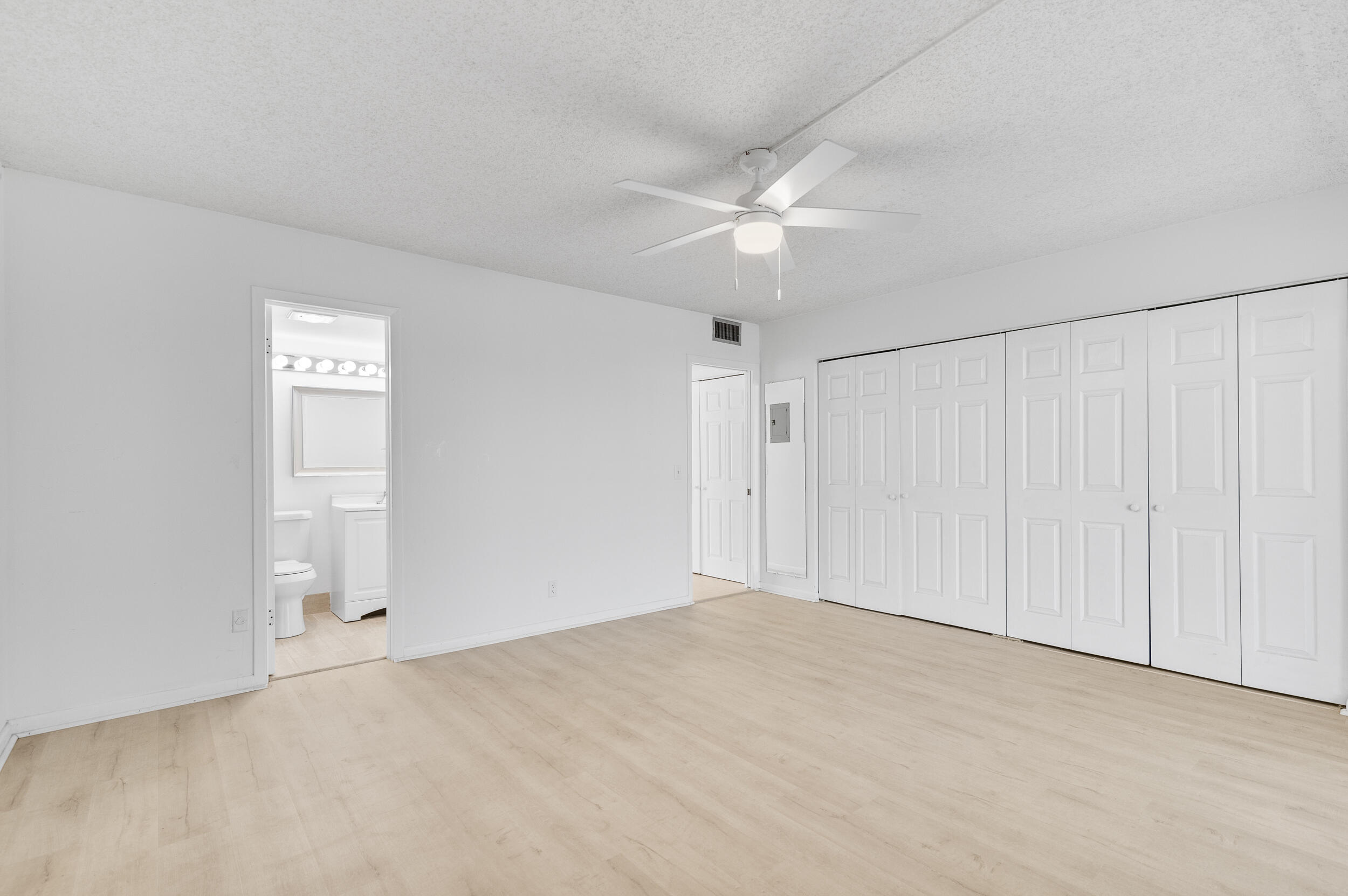 3089 Cornwall East, Unit E Boca Raton, FL 33434 - Photo 20 of 39 a view of an empty room