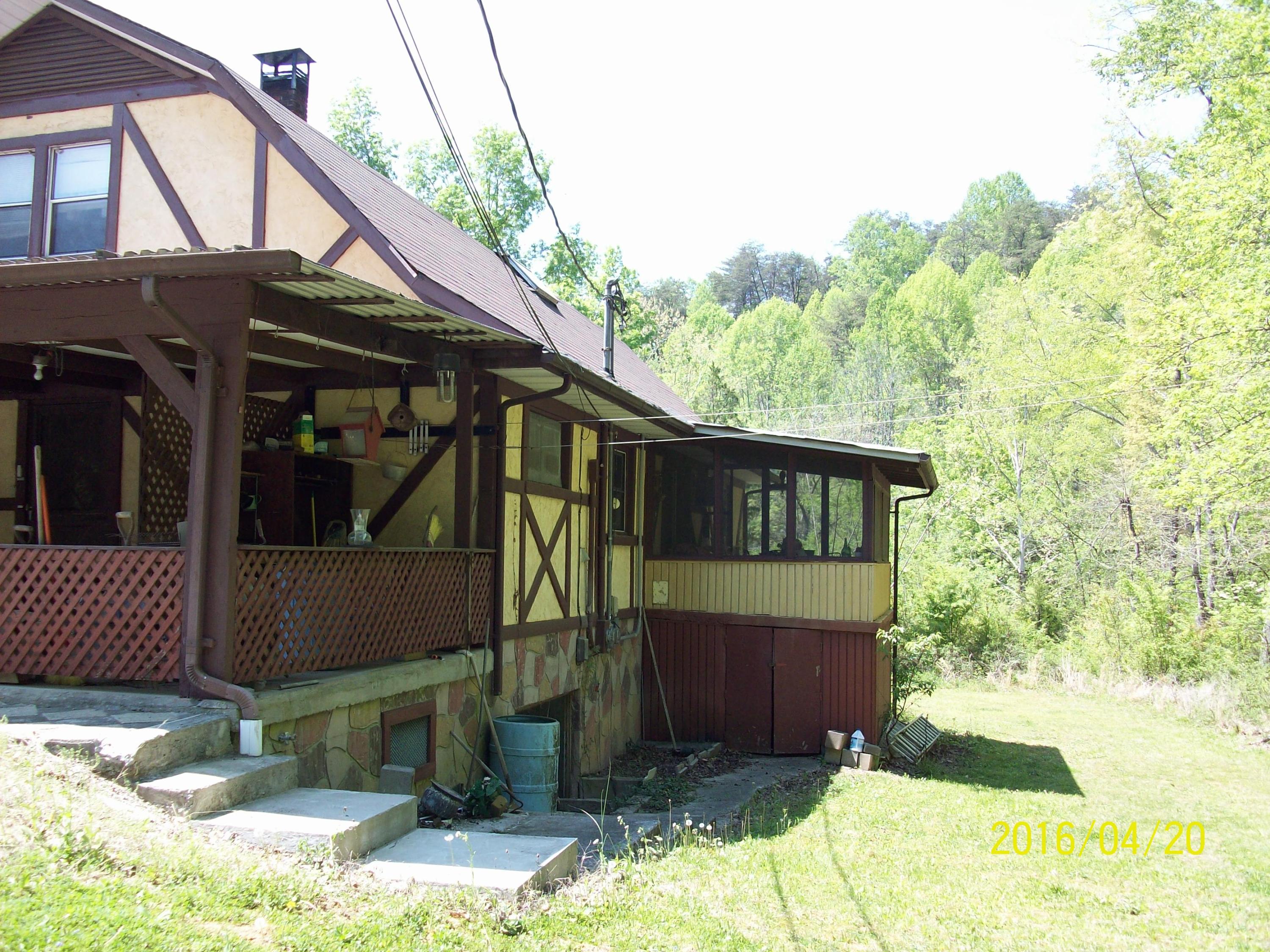 217 Green Road Knoxville, TN 37920 - Photo 4 of 20 SIDE OF HOME