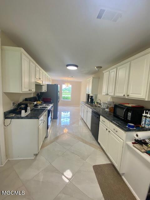 33 Hawthorne Road Picayune, MS 39466 - Photo 6 of 17 kitchen