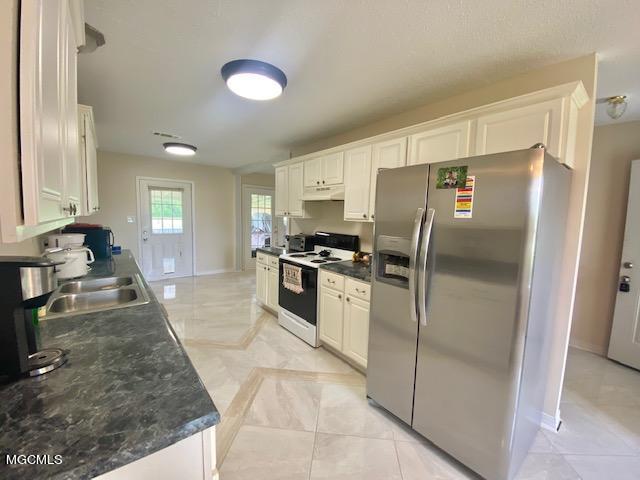 33 Hawthorne Road Picayune, MS 39466 - Photo 8 of 17 kitchen 3