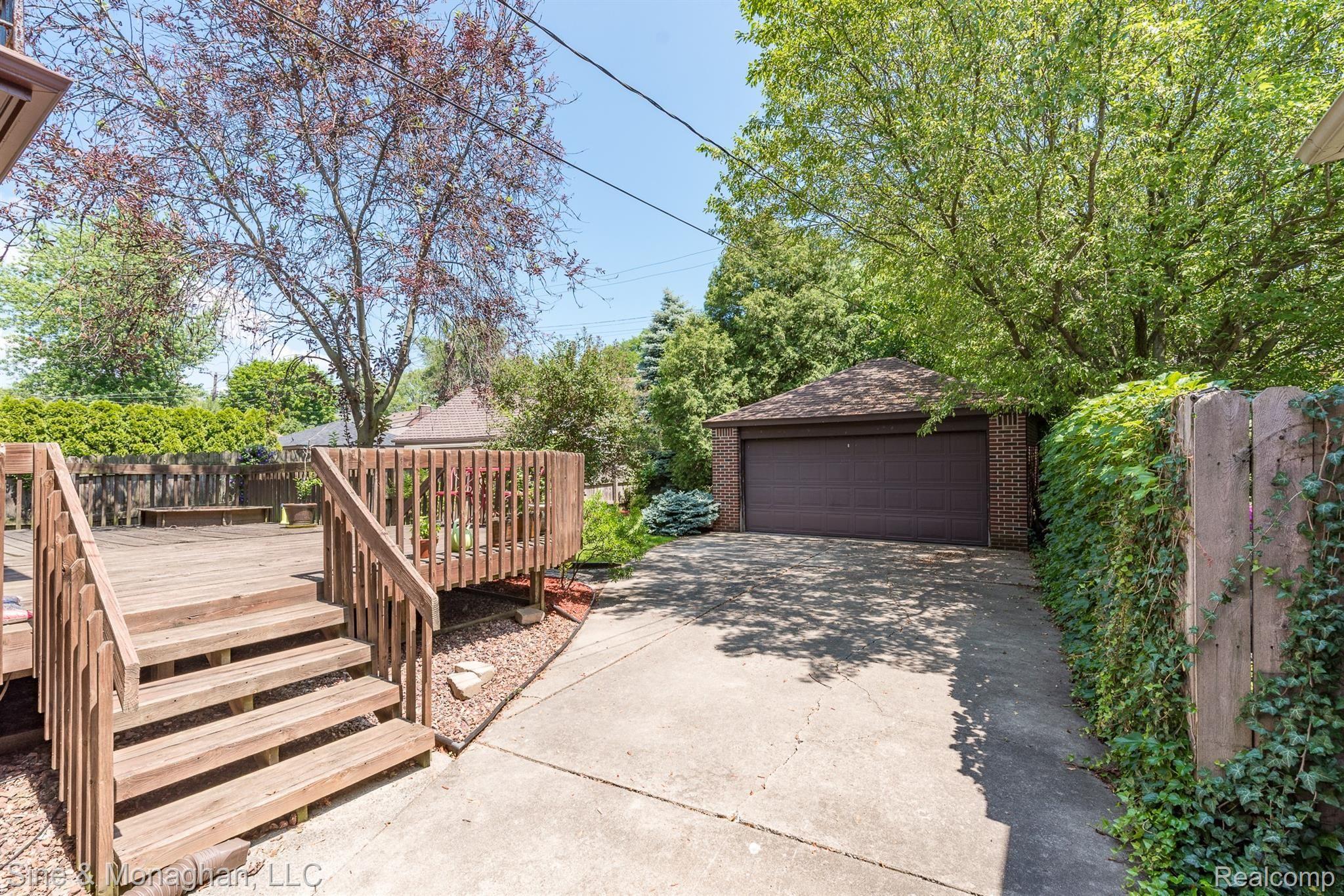 220 Fisher Road Grosse Pointe, MI 48230 - Photo 32 of 39 DSC_1020.jpg