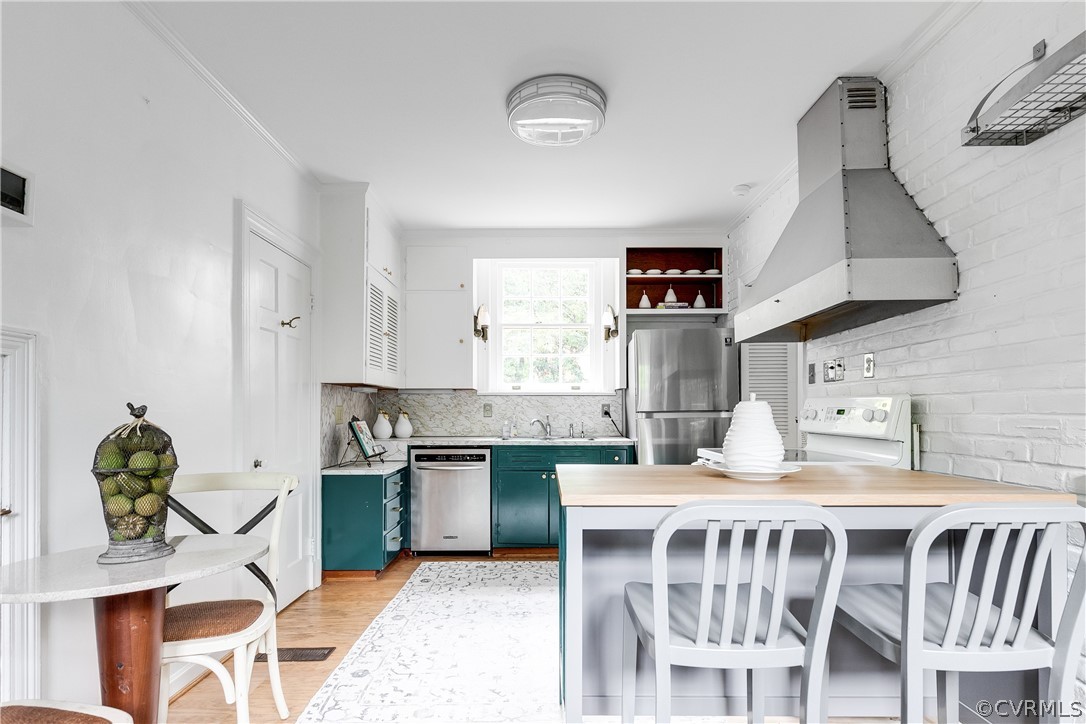 207 Nottingham Road Richmond, VA 23221 - Photo 17 of 49 a kitchen with stainless steel appliances granite countertop a sink and a stove