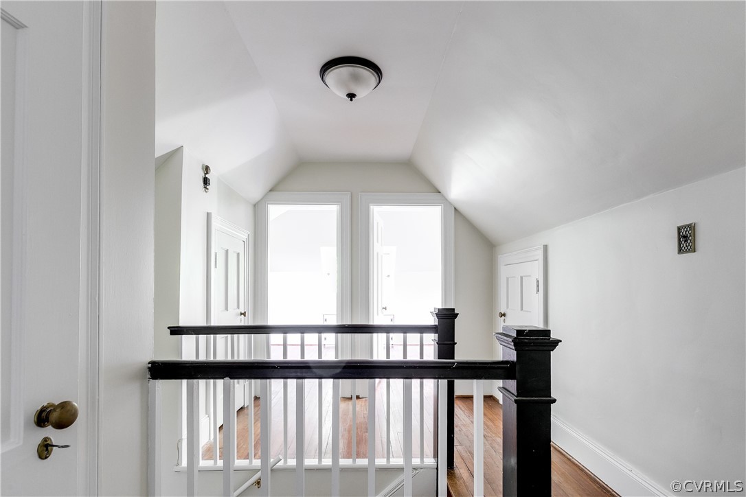 207 Nottingham Road Richmond, VA 23221 - Photo 18 of 49 a view of a hallway with windows