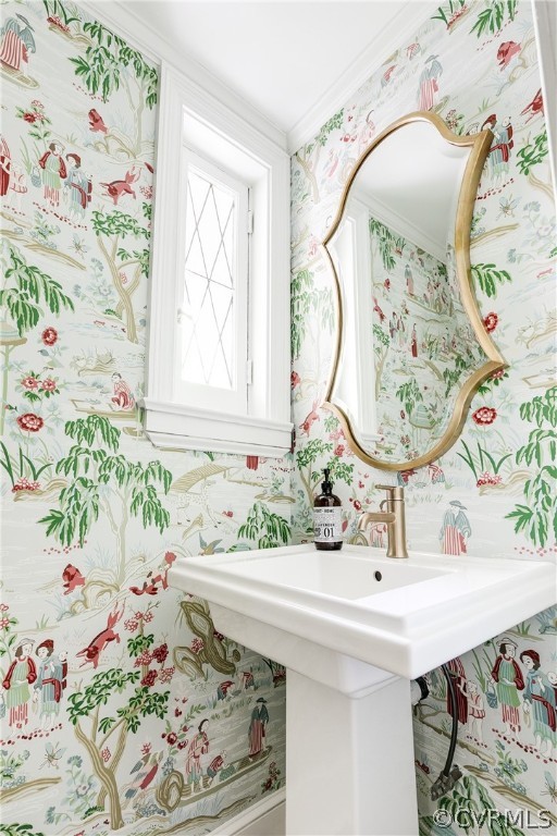 207 Nottingham Road Richmond, VA 23221 - Photo 21 of 49 a bathroom with a sink and mirror with bathtub