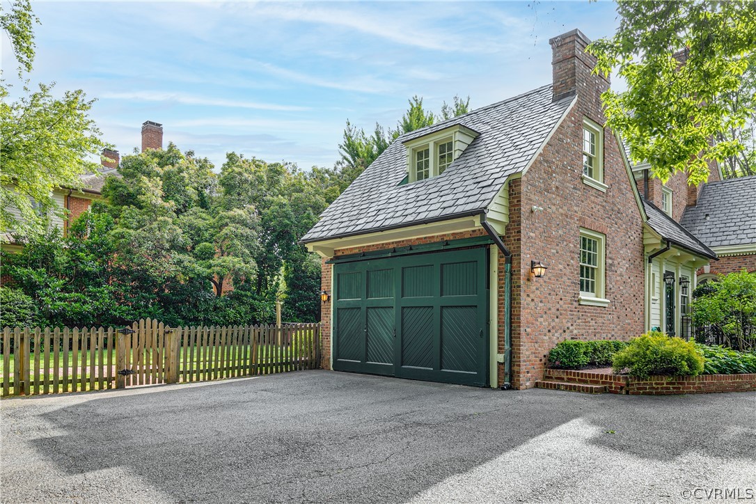 207 Nottingham Road Richmond, VA 23221 - Photo 48 of 49 a front view of a house with garden