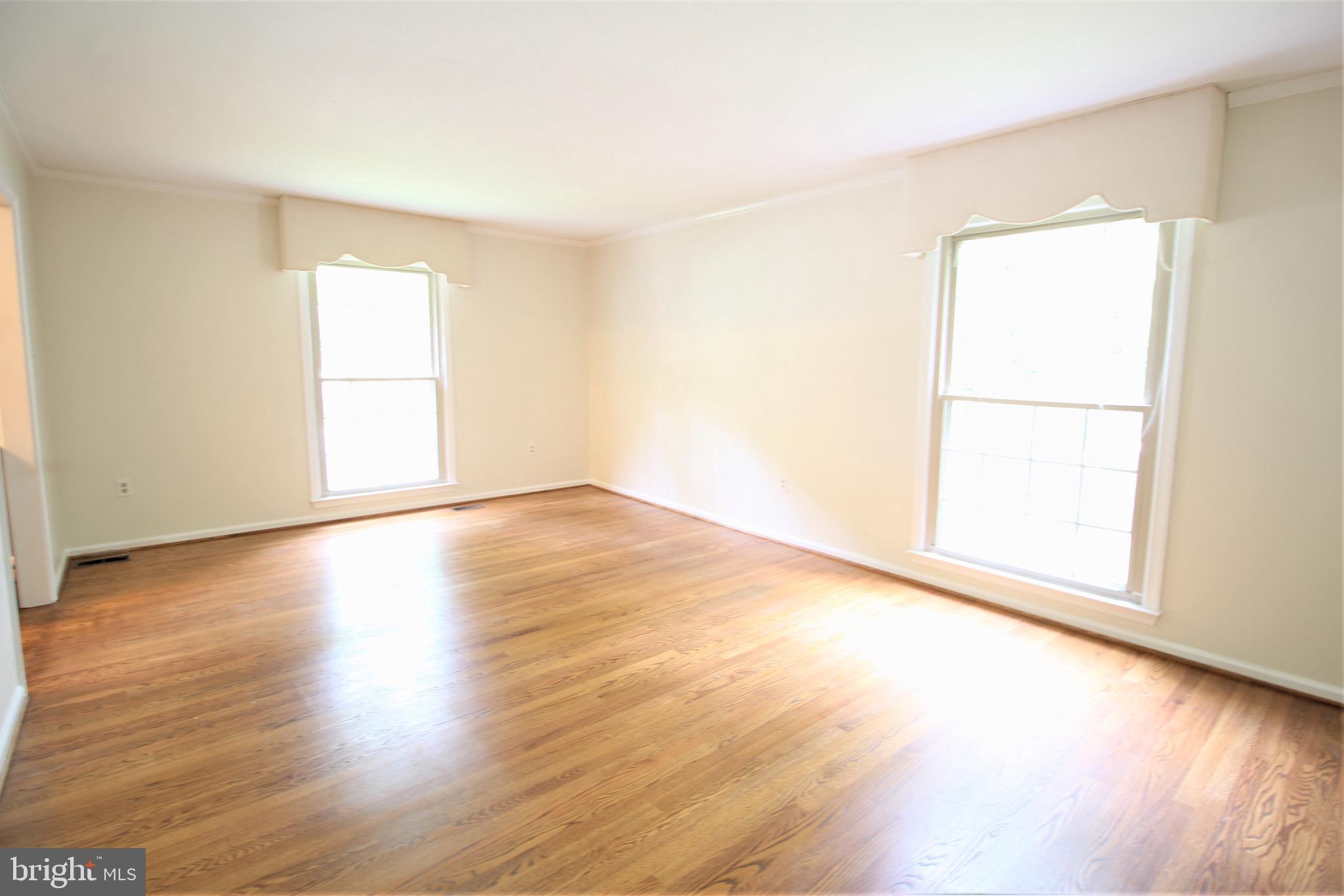 9233 Rockefeller Lane Springfield, VA 22153 - Photo 4 of 30 Living Room