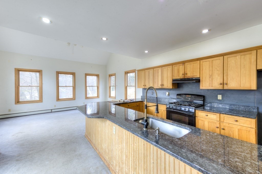 59 Beechmont Street Worcester, MA 01609 - Photo 17 of 42