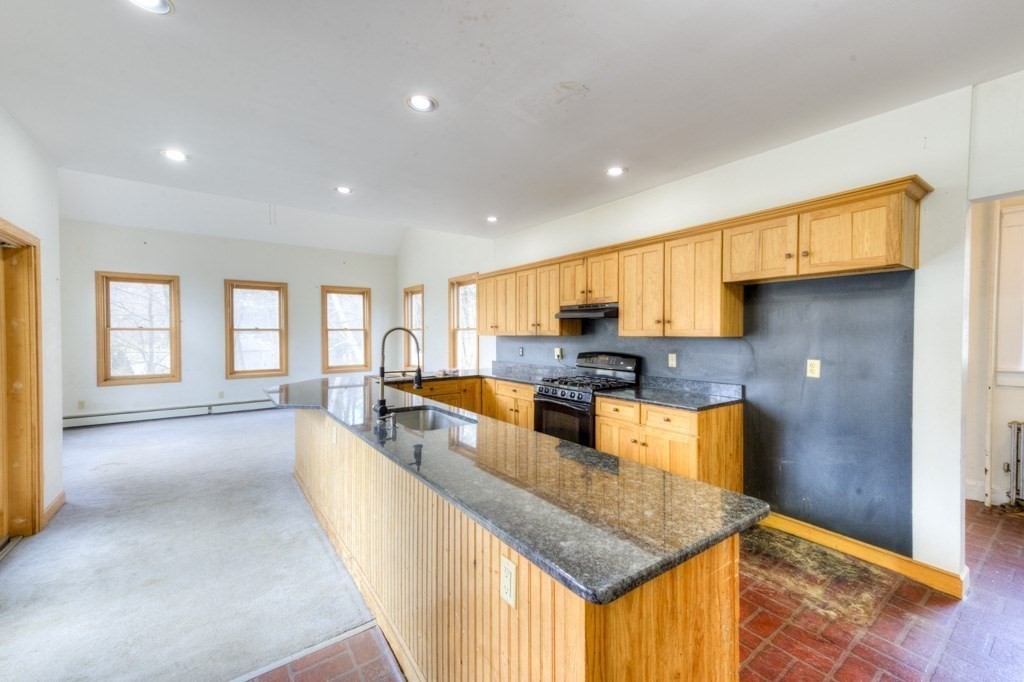 59 Beechmont Street Worcester, MA 01609 - Photo 18 of 42