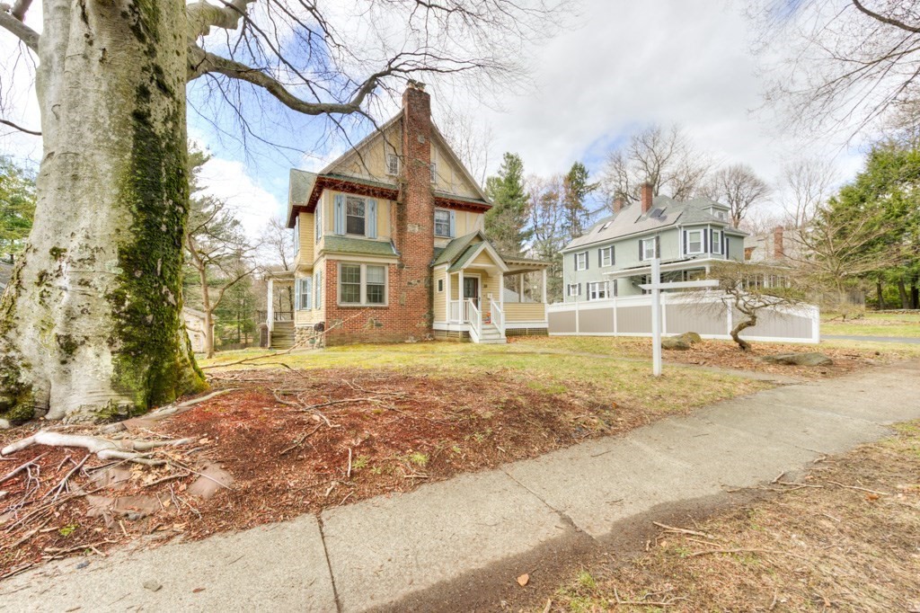 59 Beechmont Street Worcester, MA 01609 - Photo 2 of 42