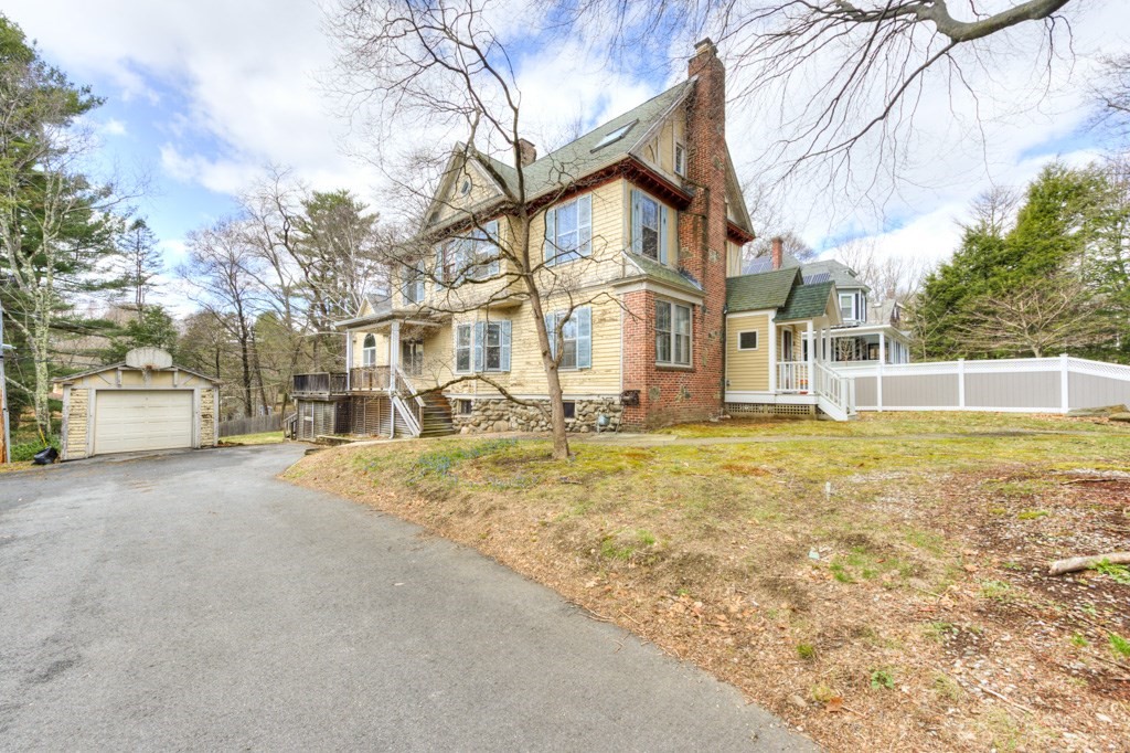 59 Beechmont Street Worcester, MA 01609 - Photo 3 of 42