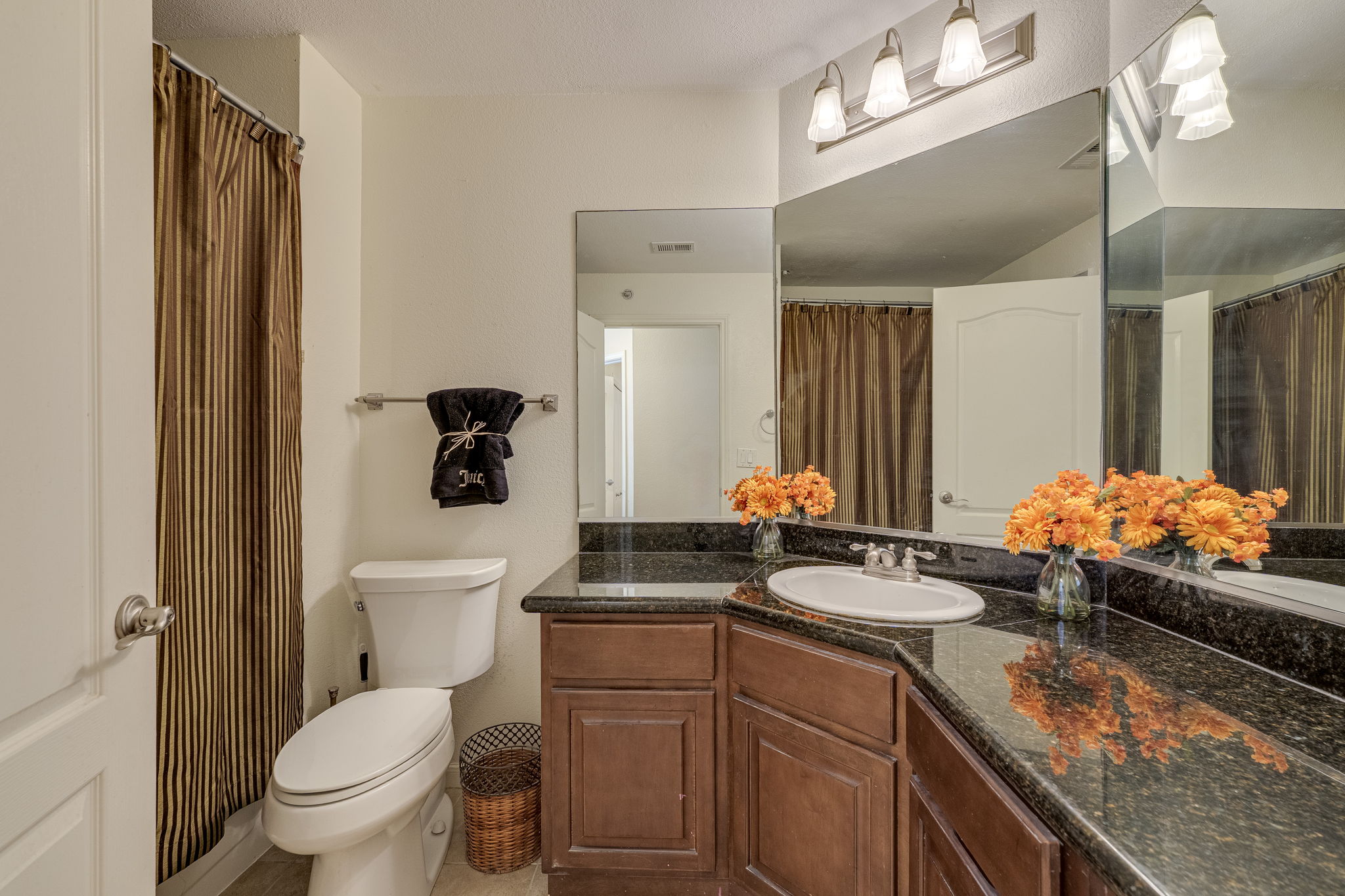 6000 Shepherd Mountain Cove, Unit 807 Austin, TX 78730 - Photo 14 of 38 Full bath with vanity.