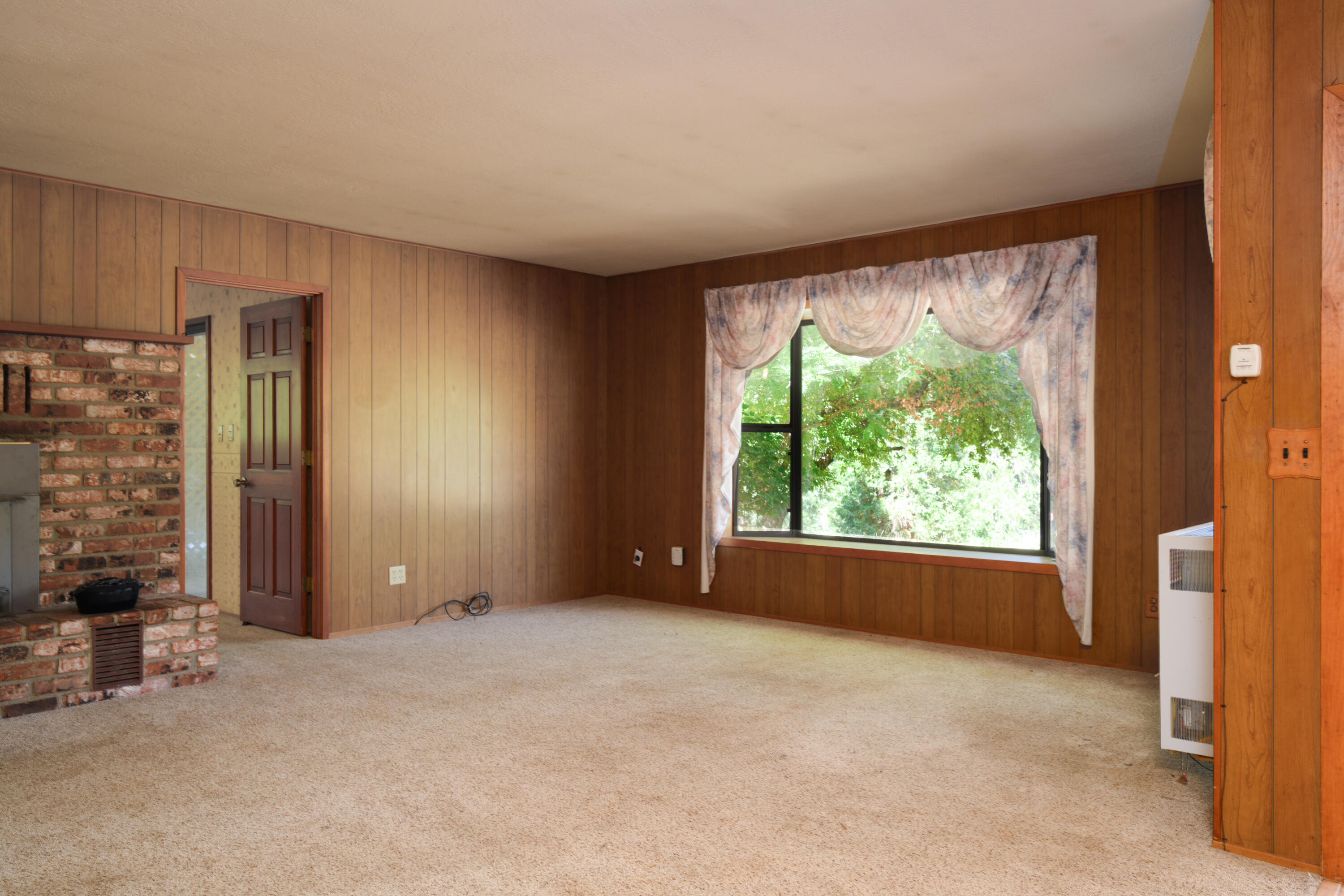 181 Meadow Road Weaverville, CA 96093 - Photo 4 of 38 living room