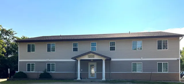 $825 | 1205 South Sibley Avenue, Unit 202, Litchfield, MN 55355