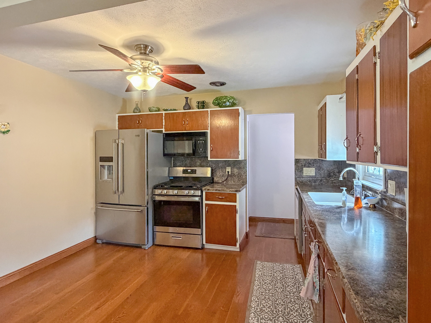 1245 West Harrison Street Freeport, IL 61032 - Photo 5 of 28