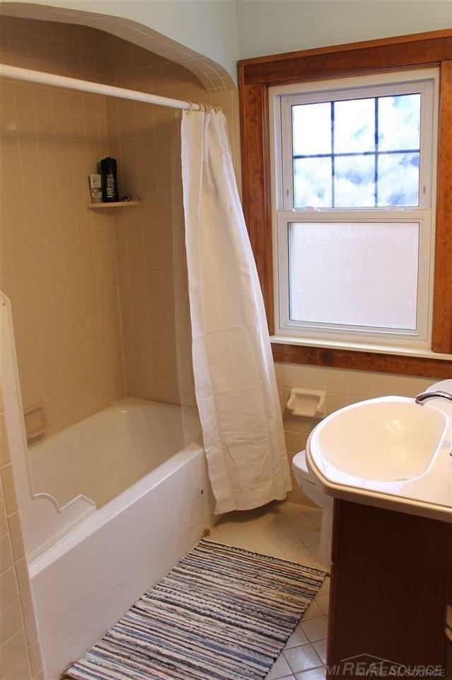 755 Lincoln Road Grosse Pointe, MI 48230 - Photo 37 of 43 31307447-36.JPG