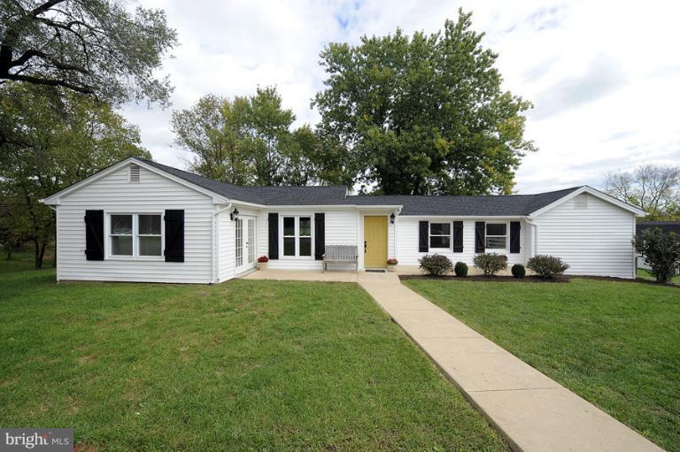 15501 Compton Road Centreville, VA 20121 - Photo 15 of 23 Exterior (Front)