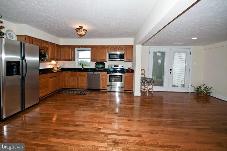 15501 Compton Road Centreville, VA 20121 - Photo 21 of 23 Kitchen