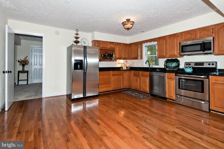15501 Compton Road Centreville, VA 20121 - Photo 7 of 23 Kitchen