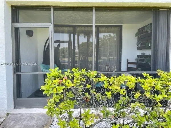 $2,300 | 1266 South Military Trail, Unit 514, Deerfield Beach, FL 33442