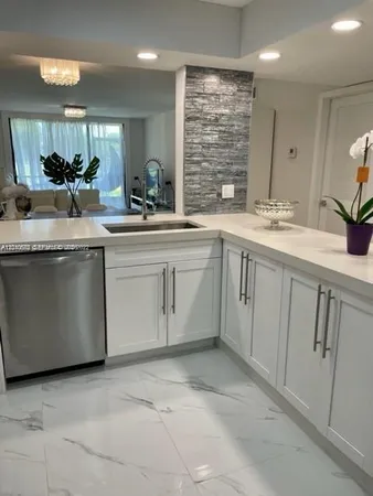 $2,300 | 1266 South Military Trail, Unit 514, Deerfield Beach, FL 33442