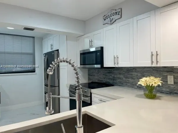 $2,300 | 1266 South Military Trail, Unit 514, Deerfield Beach, FL 33442