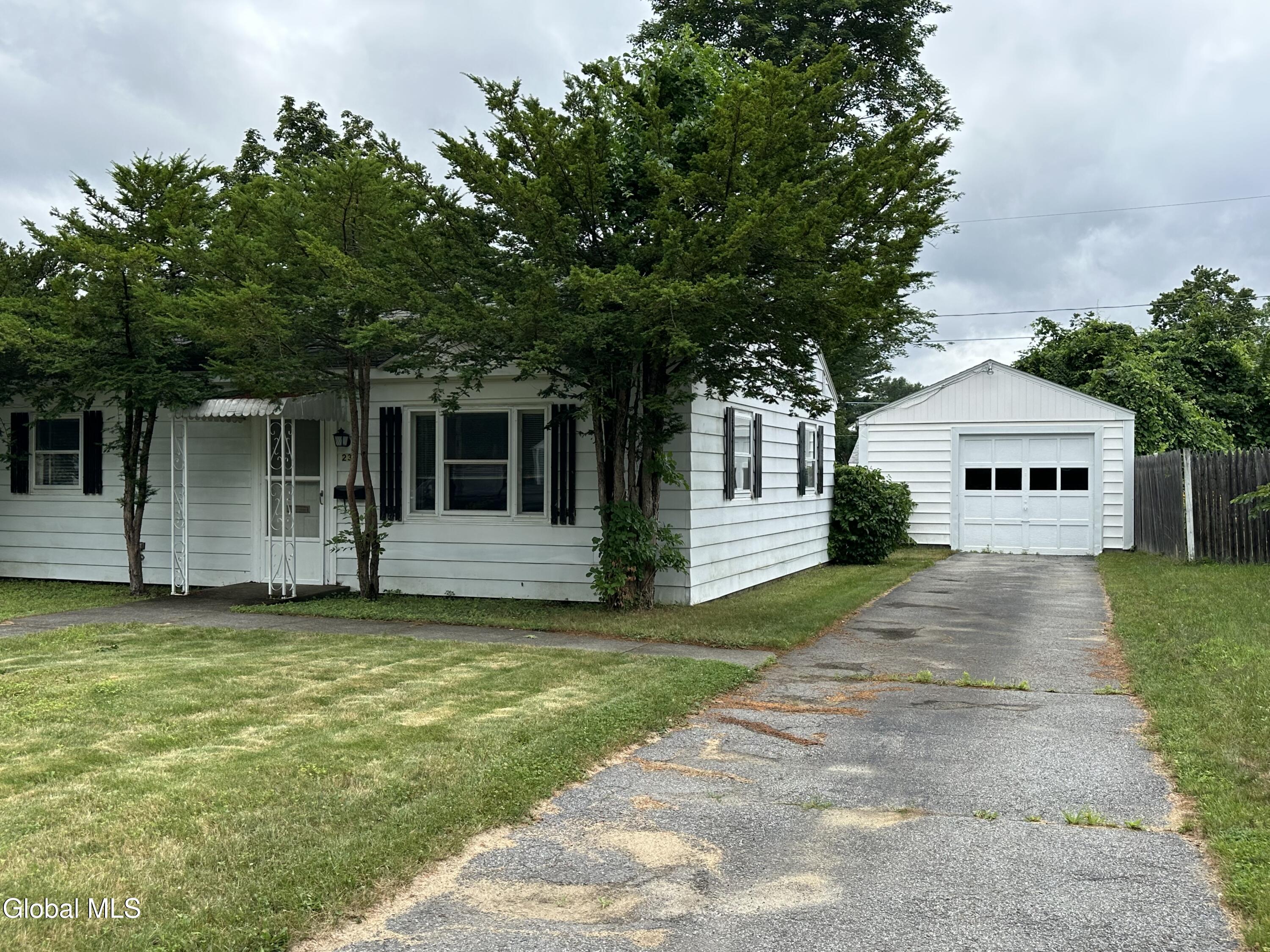 23 Cottage Hill Road Queensbury, NY 12804 - Photo 2 of 18 IMG_6793