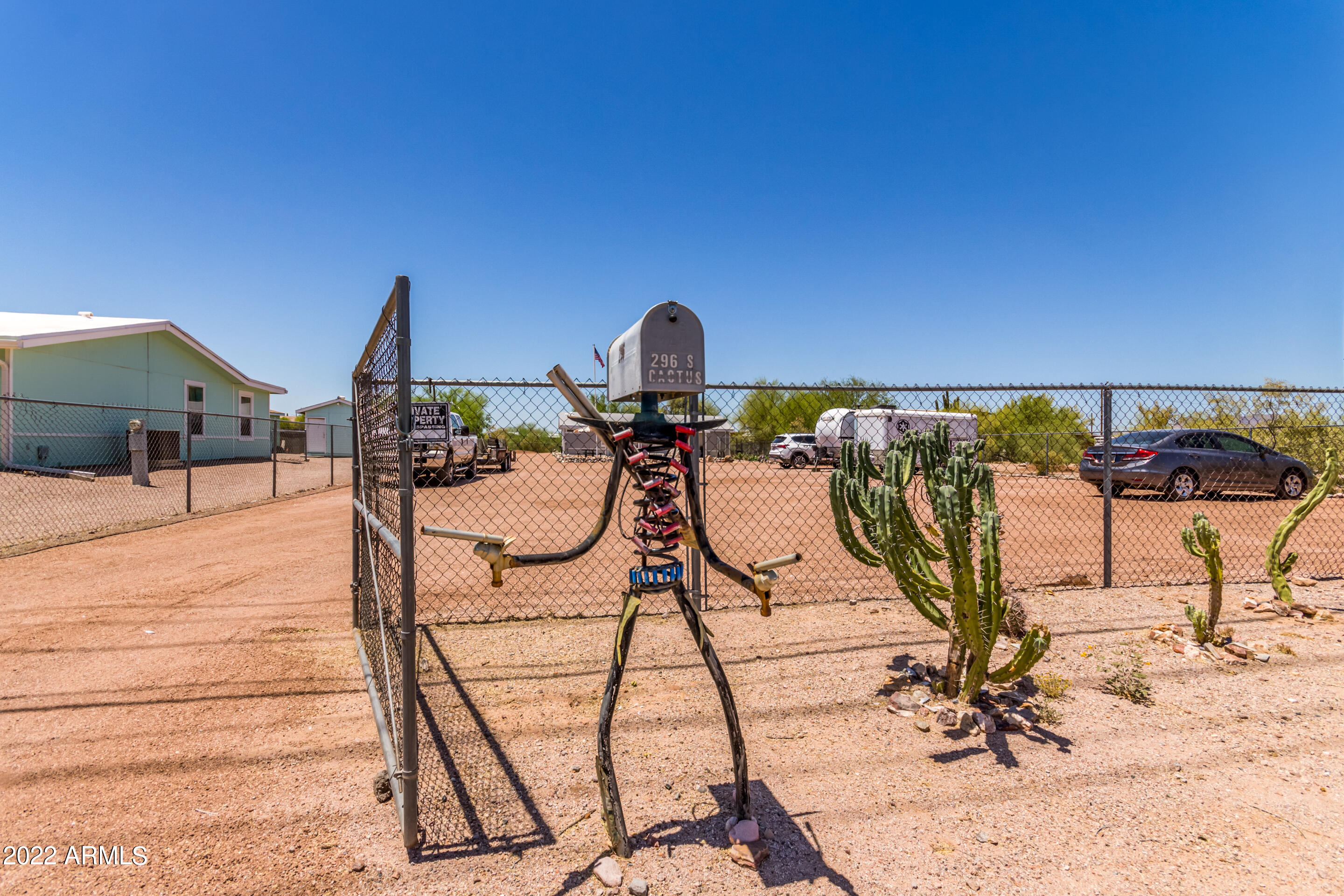 296 South Cactus Road Apache Junction, AZ 85119 - Photo 5 of 38 5 - Cactus