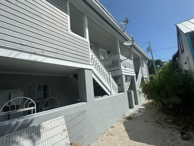 a view of entryway and hall