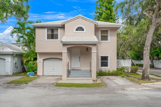 $525,000 | 9918 Northwest 2nd Court, Plantation, FL 33324