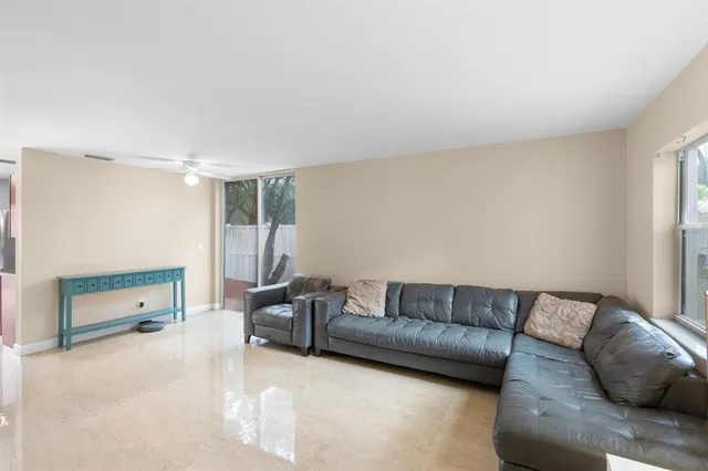 $525,000 | 9918 Northwest 2nd Court, Plantation, FL 33324