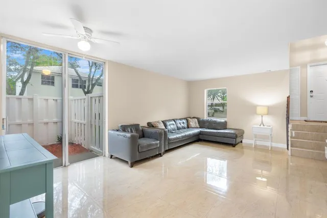 $525,000 | 9918 Northwest 2nd Court, Plantation, FL 33324