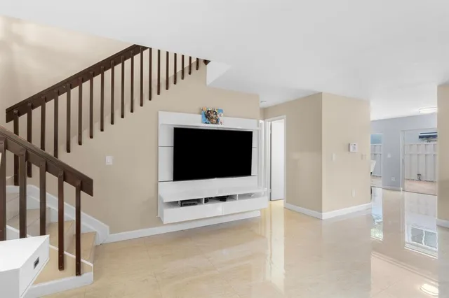 $525,000 | 9918 Northwest 2nd Court, Plantation, FL 33324