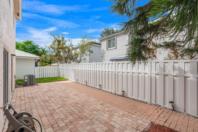 $525,000 | 9918 Northwest 2nd Court, Plantation, FL 33324