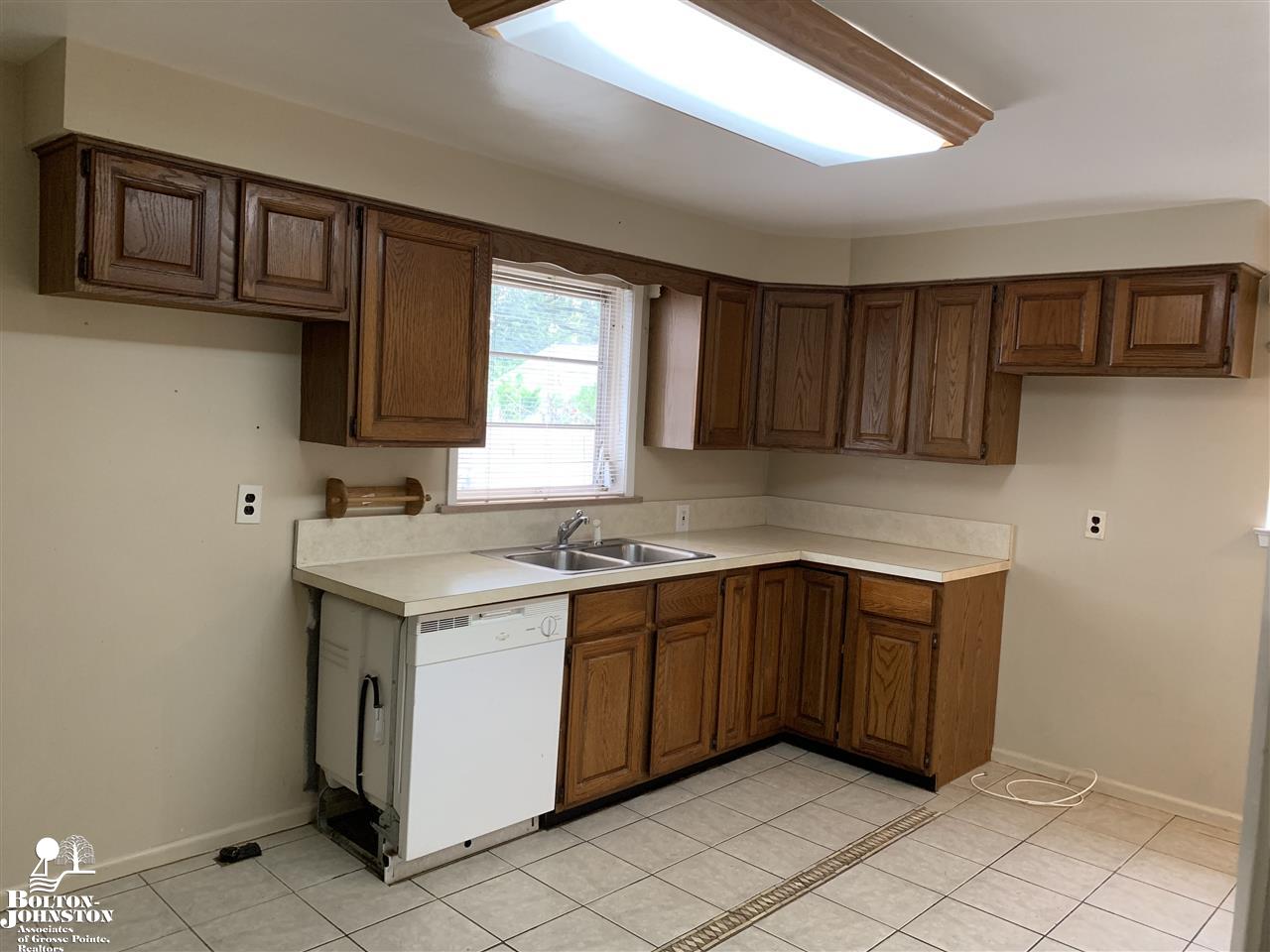 20928 Littlestone Road Harper Woods, MI 48225 - Photo 10 of 27