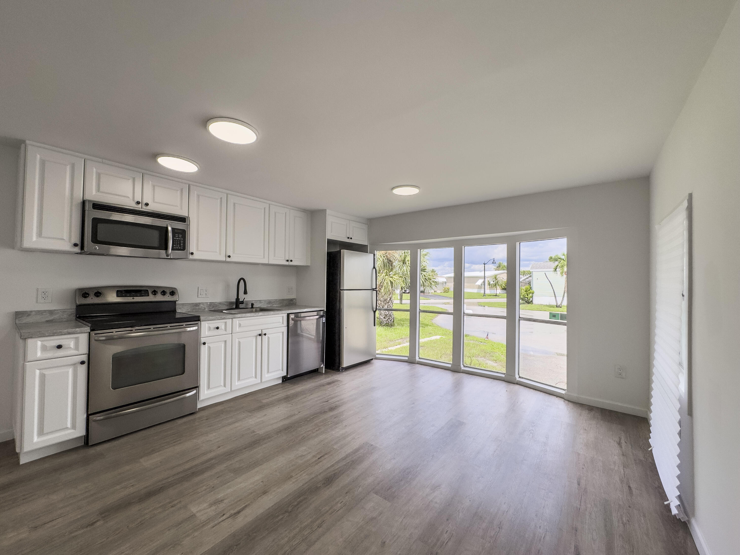 4022 68th Street North, Unit 826 Riviera Beach, FL 33404 - Photo 5 of 13 IMG_4294