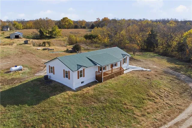$565,000 | 18450 246th Street, Tonganoxie, KS 66086