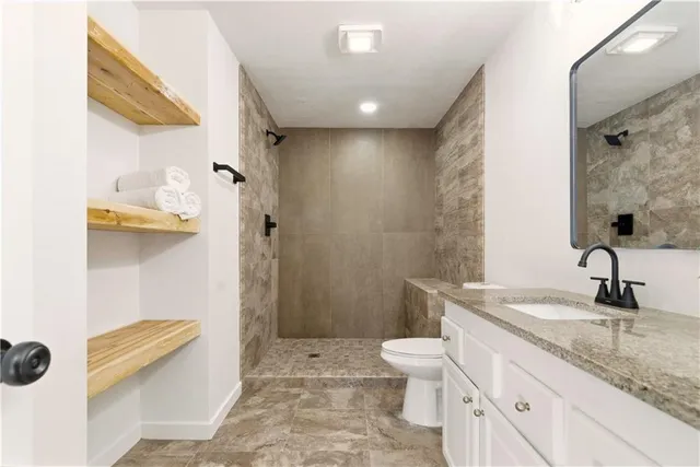 $565,000 | 18450 246th Street, Tonganoxie, KS 66086