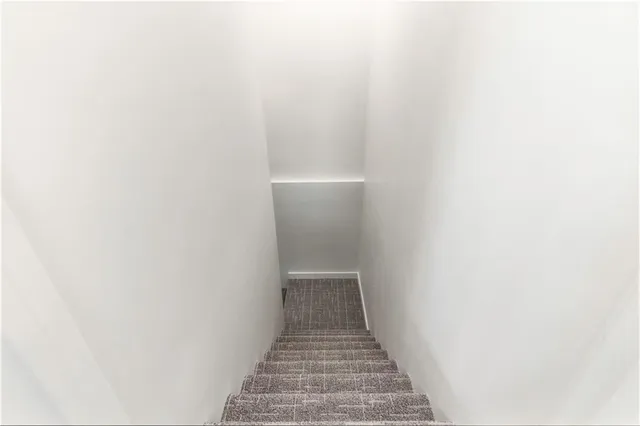 $565,000 | 18450 246th Street, Tonganoxie, KS 66086