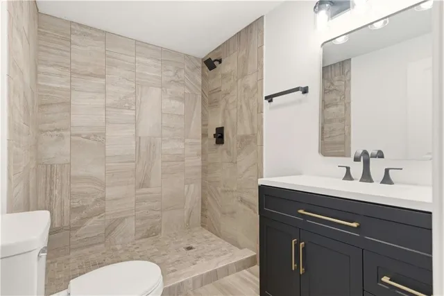 $565,000 | 18450 246th Street, Tonganoxie, KS 66086