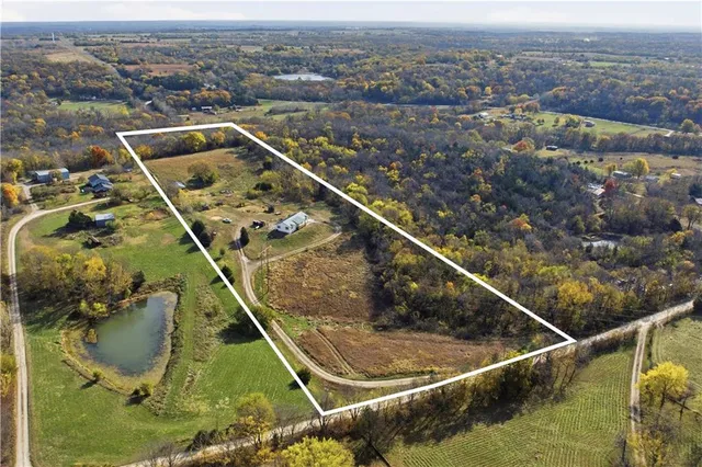 $550,000 | 18450 246th Street, Tonganoxie, KS 66086