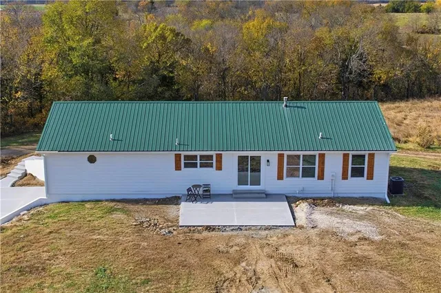 $565,000 | 18450 246th Street, Tonganoxie, KS 66086
