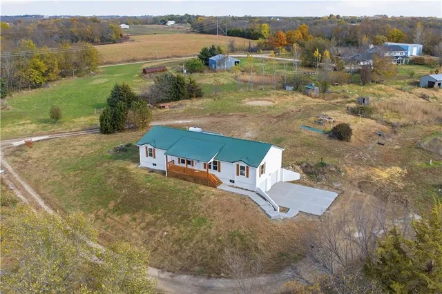 $565,000 | 18450 246th Street, Tonganoxie, KS 66086