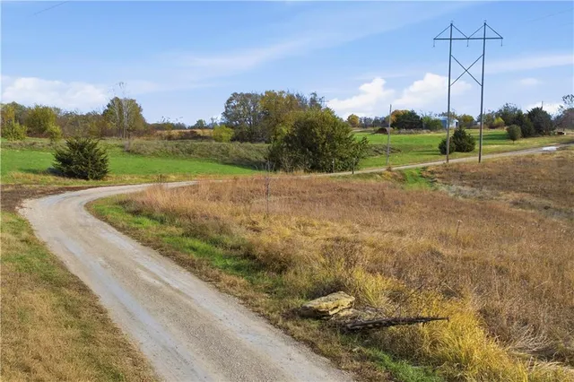 $565,000 | 18450 246th Street, Tonganoxie, KS 66086