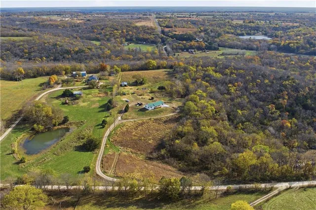 $565,000 | 18450 246th Street, Tonganoxie, KS 66086