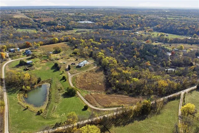 $565,000 | 18450 246th Street, Tonganoxie, KS 66086