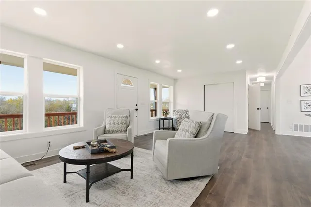 $565,000 | 18450 246th Street, Tonganoxie, KS 66086