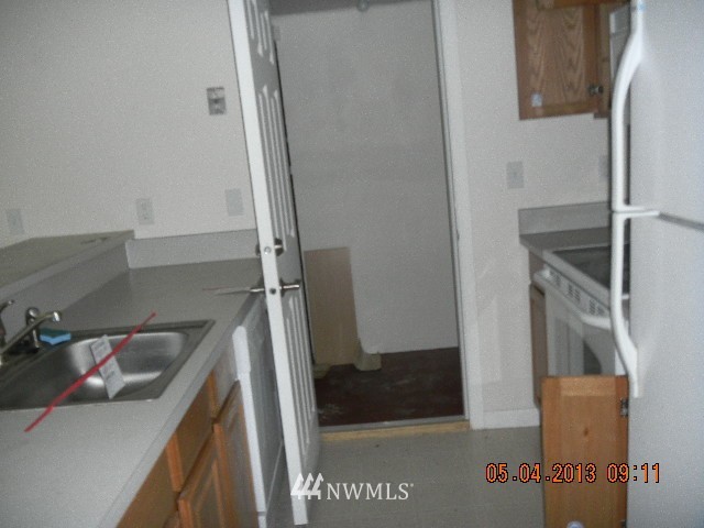 2006 Southeast 16th Court Renton, WA 98055 - Photo 2 of 10 Gallery Image 2
