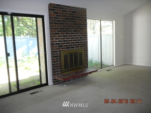 2006 Southeast 16th Court Renton, WA 98055 - Photo 4 of 10 Gallery Image 4
